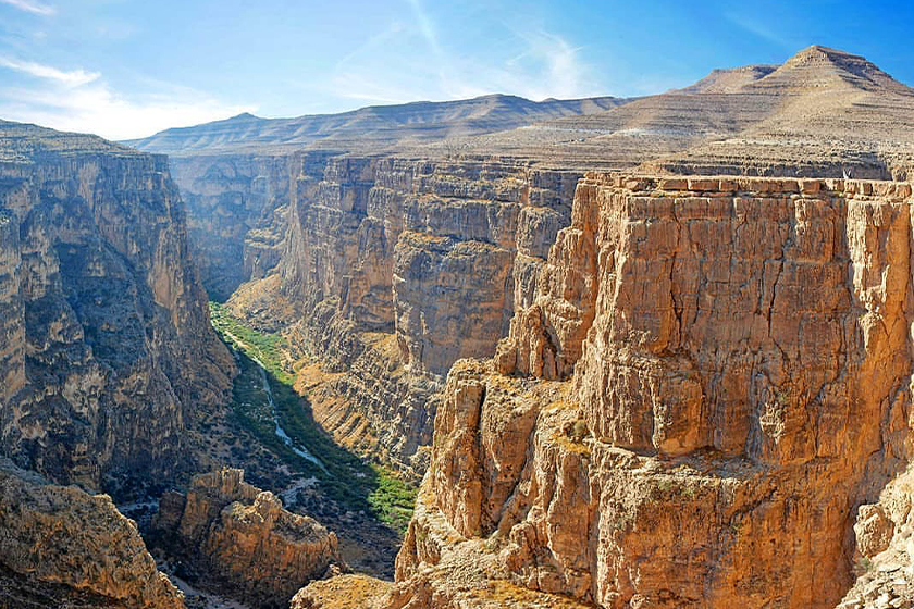 hiqer-canyon-in-firouzabad